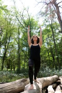 yogalehrerin-isabelle-yoga-krieger-virabhadrasana-sonne-libelleyoga.de-2030